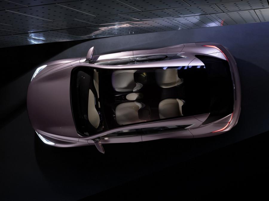  Infiniti Q30 Concept 2013 года  (фото 9 из 18)